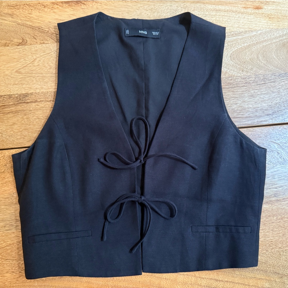 Mango Black vest with two ties